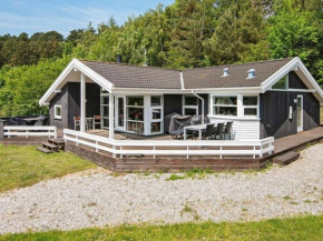 Lovely Holiday Home in Ebeltoft Jutland with Terrace